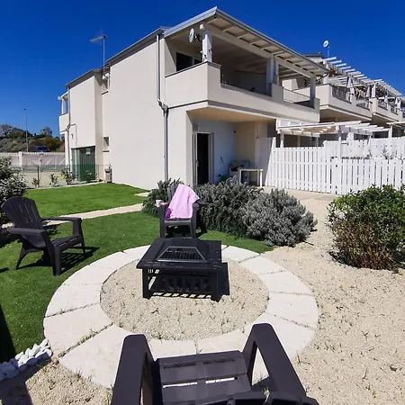 Holiday home Coralie Con Piscina E Giardino