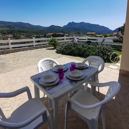 Holiday home Coralie Con Piscina E Giardino